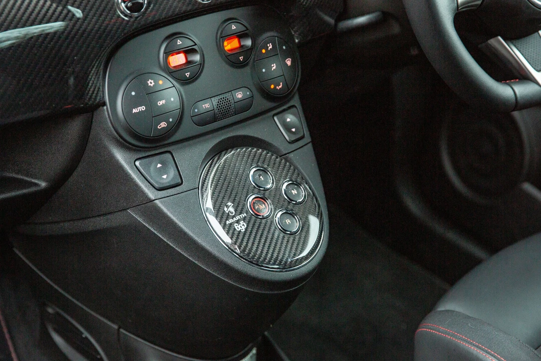 2010 Abarth - Image 24 of 31