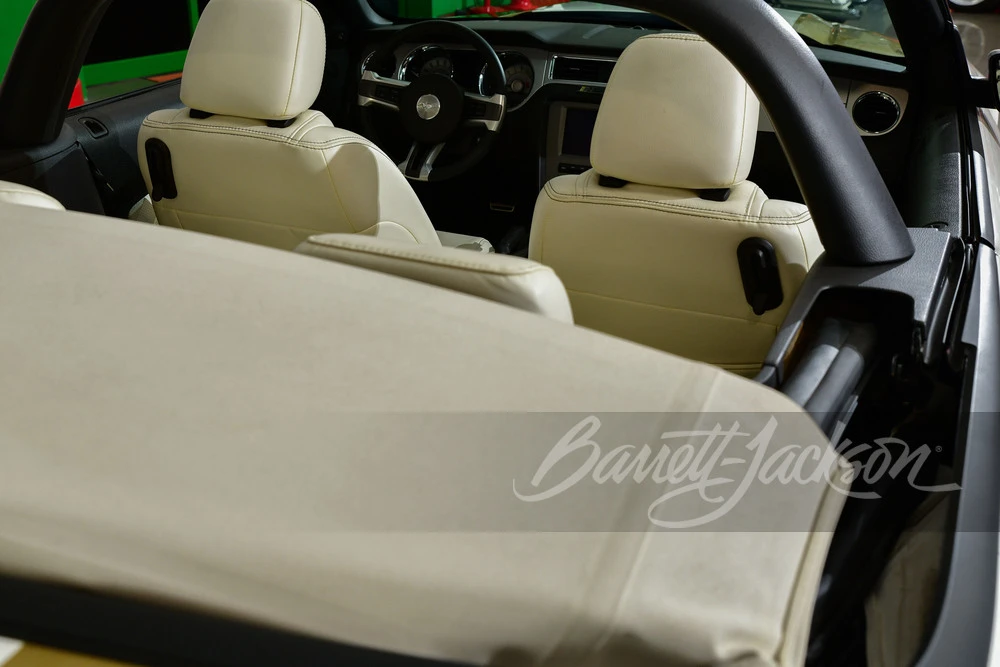2010 Ford S197 Mustang - Image 13 of 28