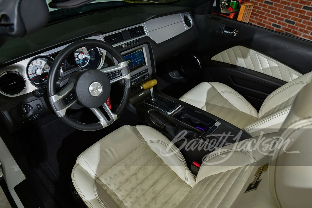 2010 Ford S197 Mustang - Image 19 of 28