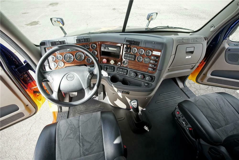 2010 Freightliner - Image 3 of 5