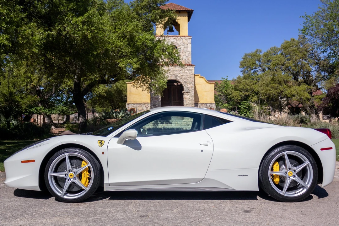 2010 Ferrari 458 Italia - Image 11 of 31
