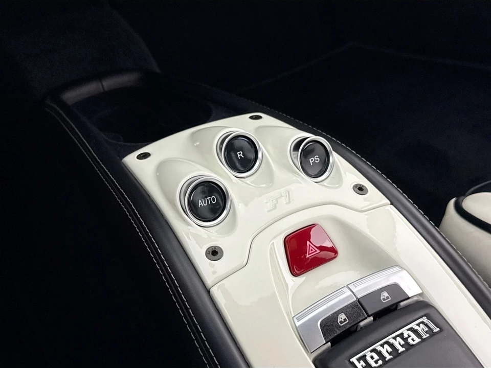 2010 Ferrari 458 Italia - Image 12 of 31