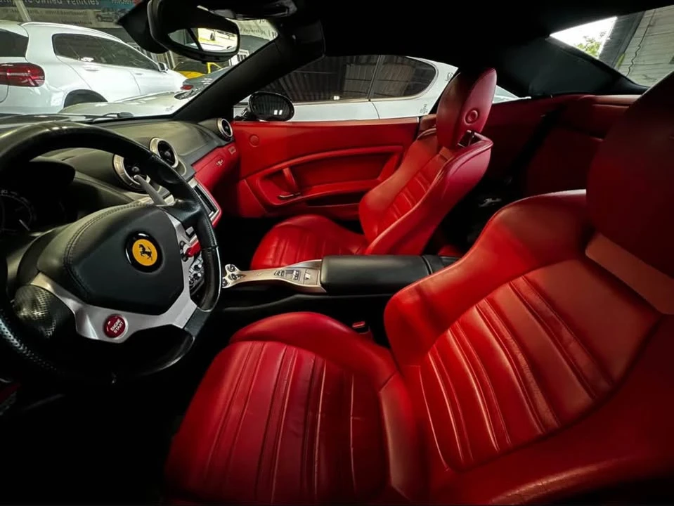 2010 Ferrari California - Image 3 of 4