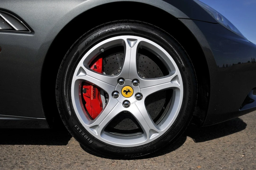 2010 Ferrari California - Image 16 of 30