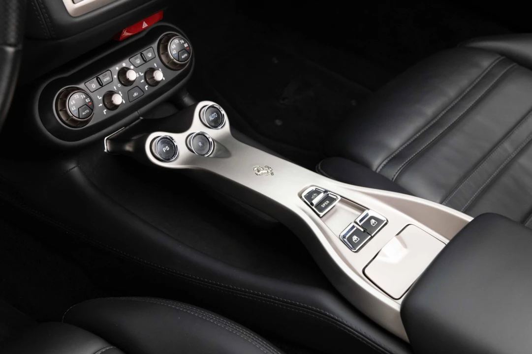 2010 Ferrari California - Image 26 of 31