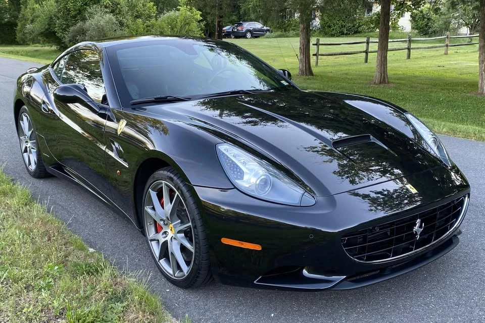 2010 Ferrari California - Image 2 of 2