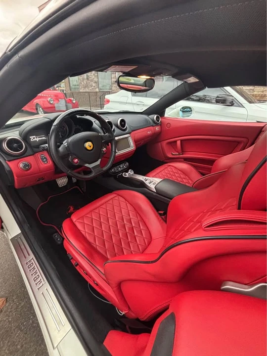 2010 Ferrari California - Image 7 of 10