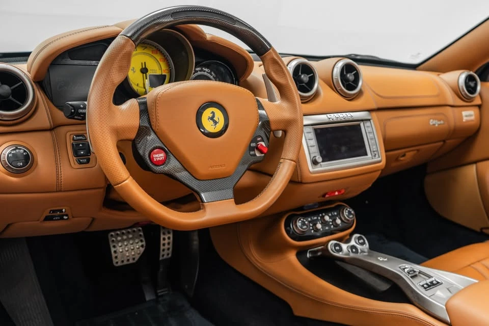 2010 Ferrari - Image 9 of 15