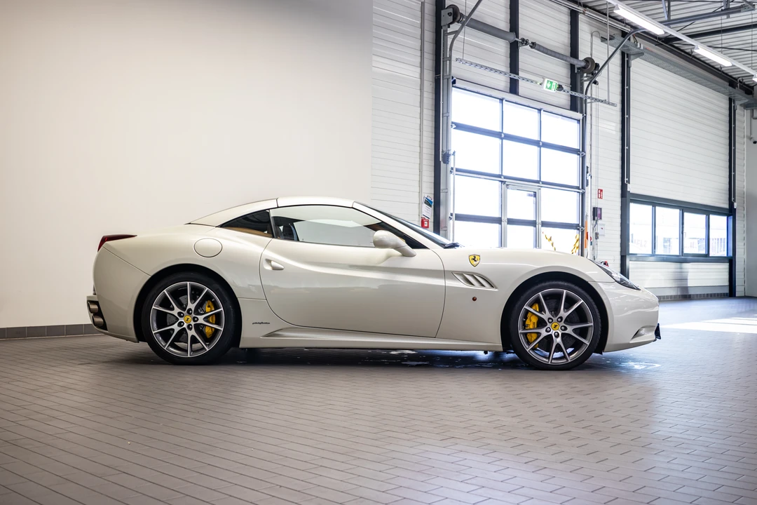 2010 Ferrari California - Image 4 of 31