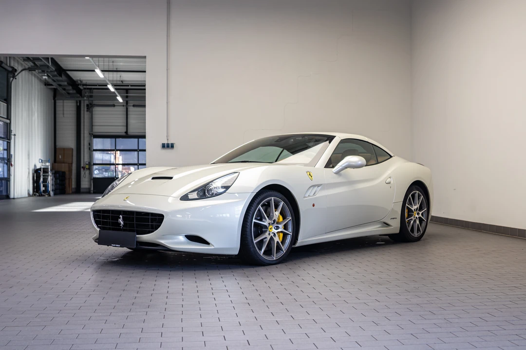 2010 Ferrari California - Image 9 of 31