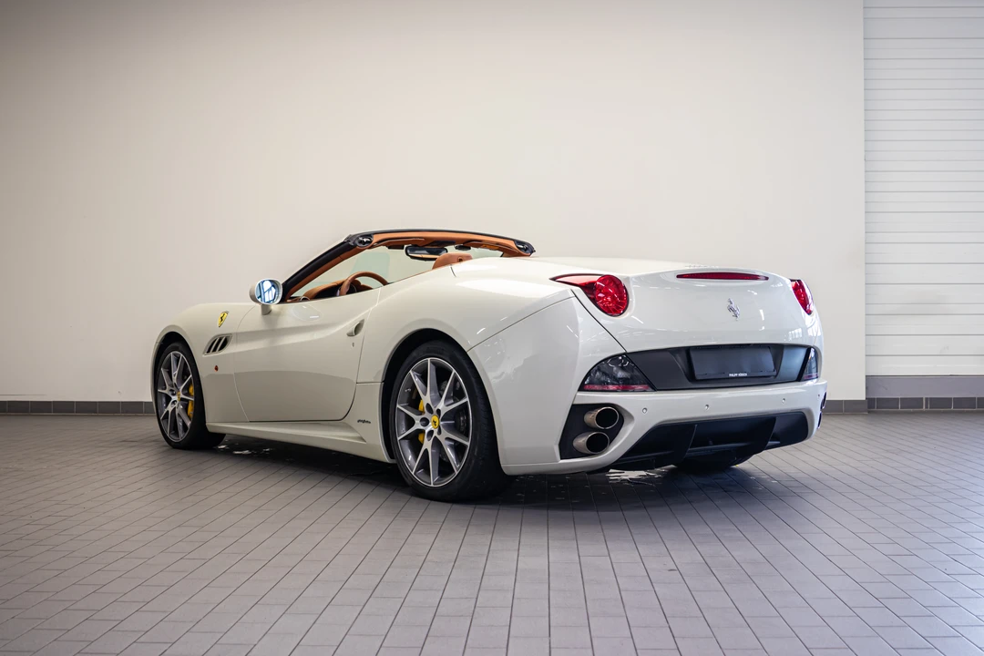 2010 Ferrari California - Image 7 of 31