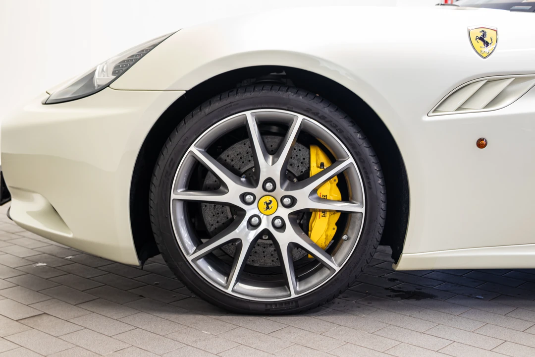 2010 Ferrari California - Image 30 of 31
