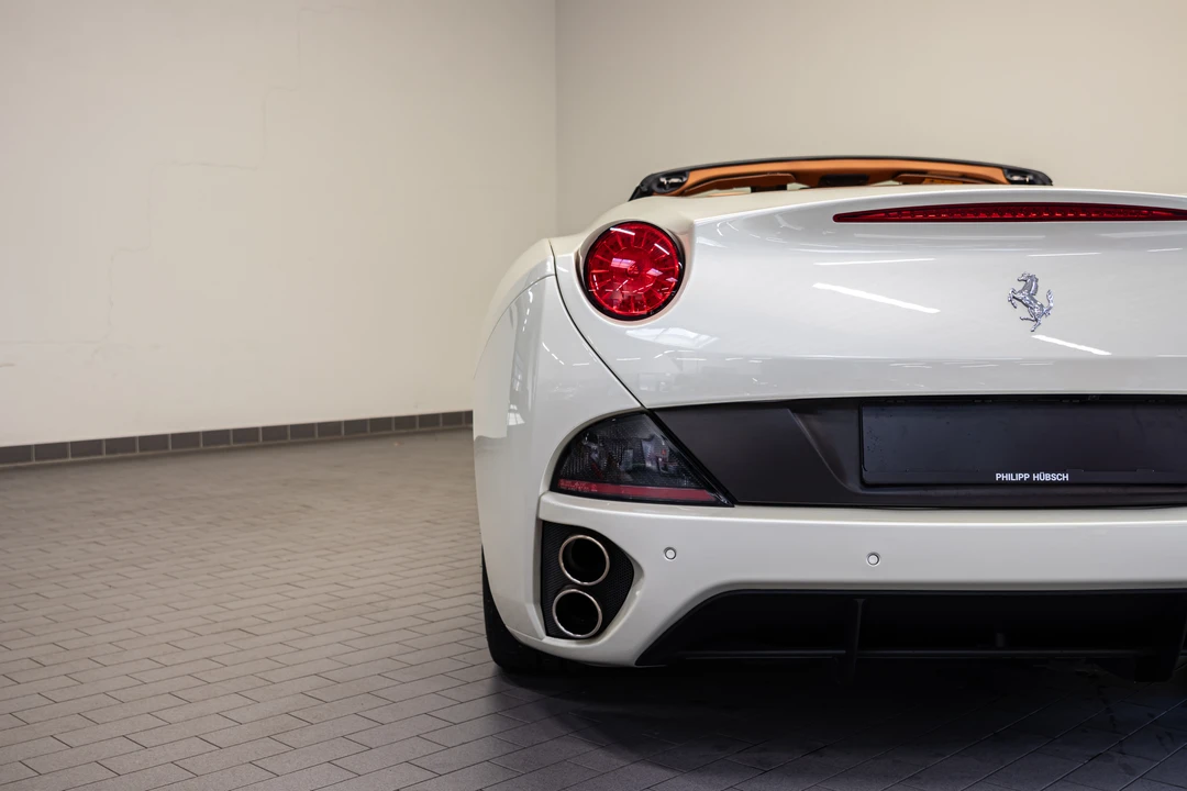 2010 Ferrari California - Image 11 of 31