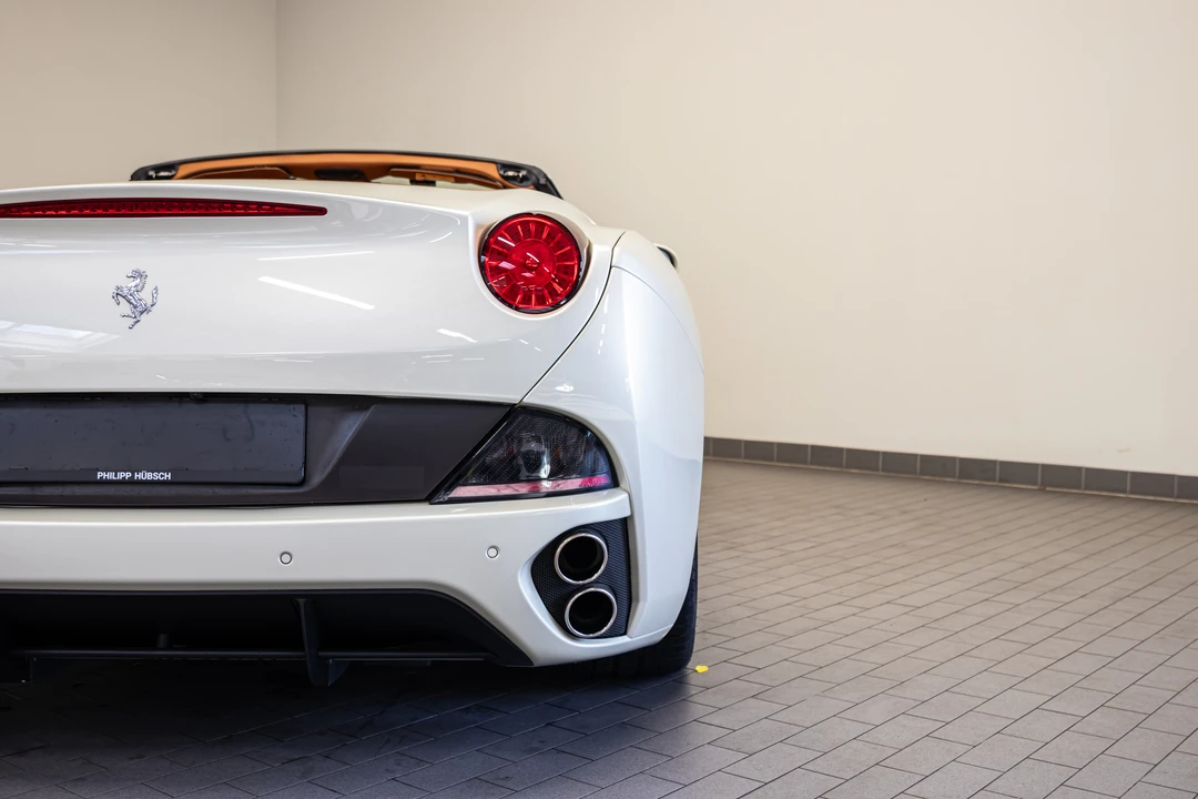 2010 Ferrari California - Image 12 of 31
