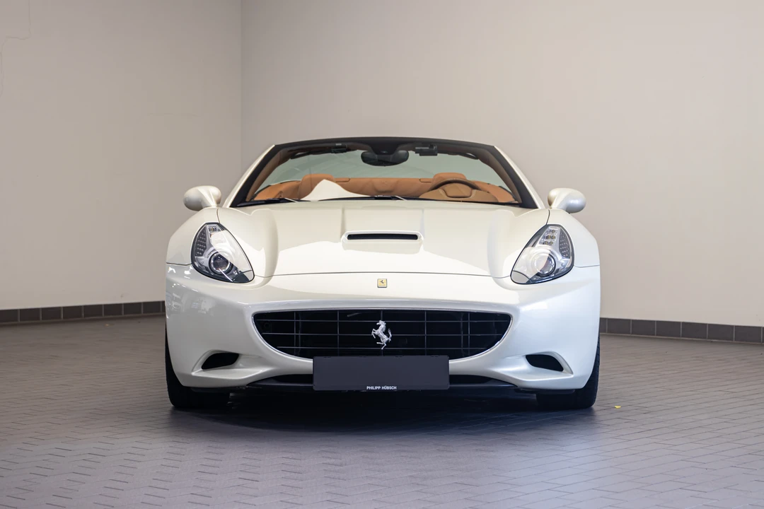 2010 Ferrari California - Image 2 of 31