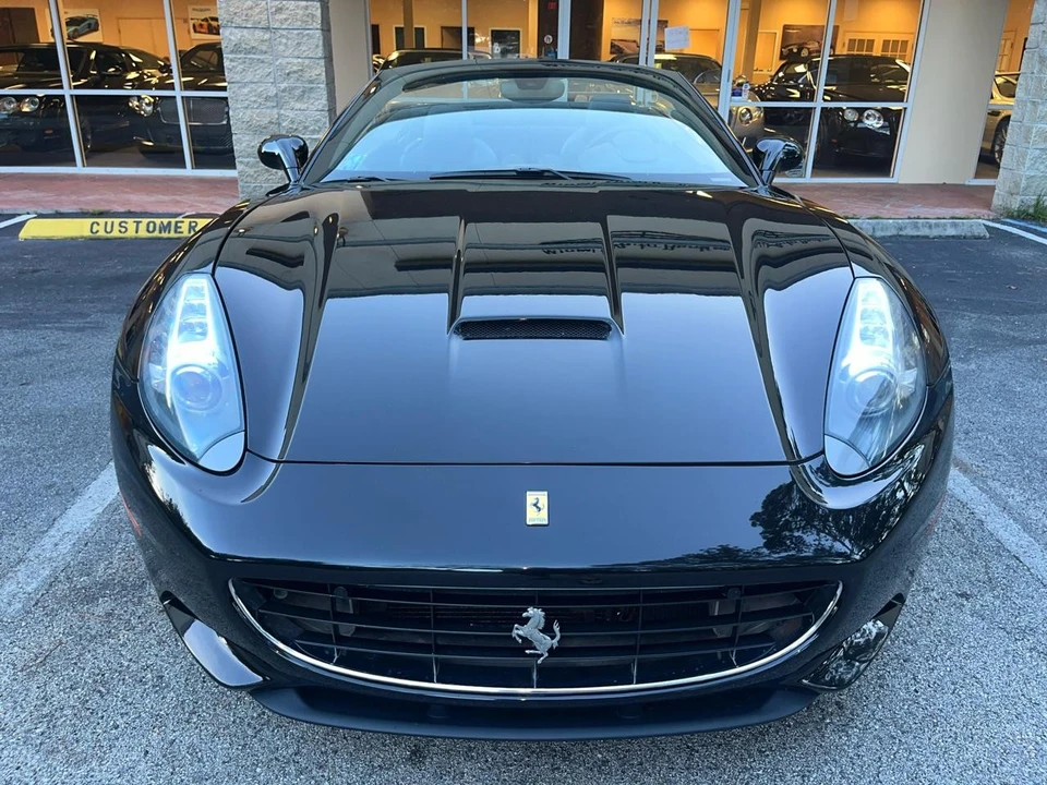 2010 Ferrari California - Image 13 of 31