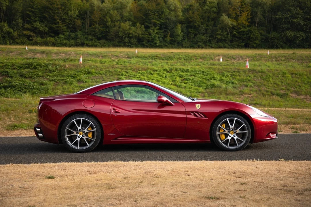 2010 Ferrari California - Image 25 of 30
