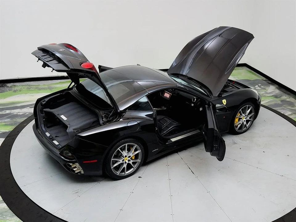 2010 Ferrari - Image 31 of 31