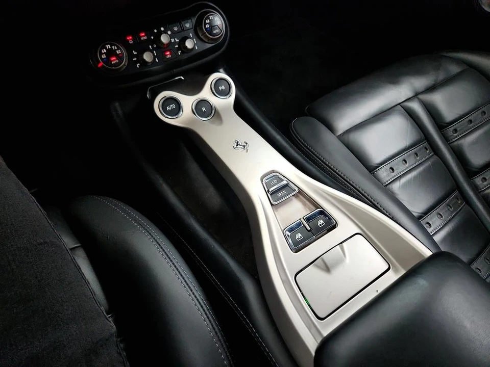 2010 Ferrari California - Image 17 of 31