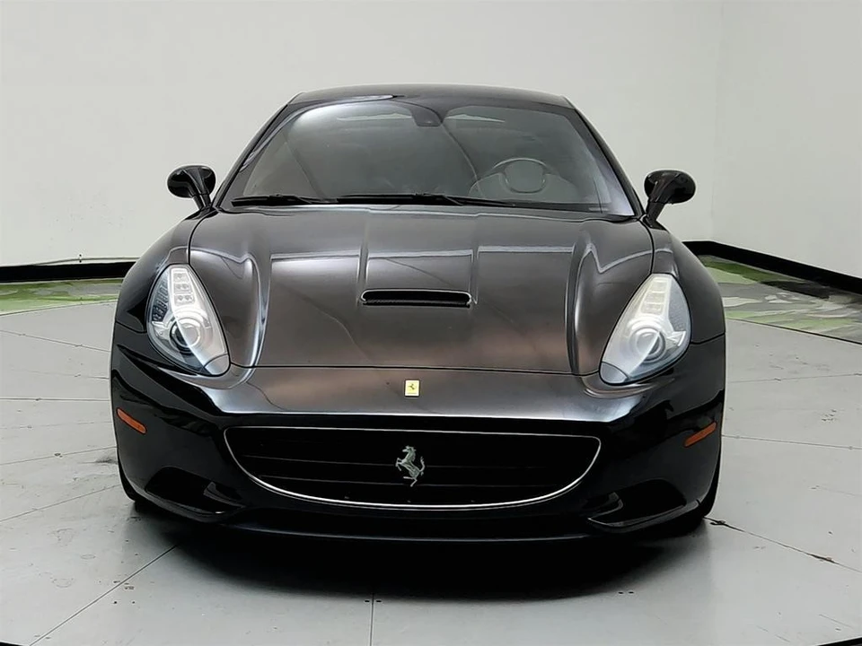2010 Ferrari California - Image 2 of 31