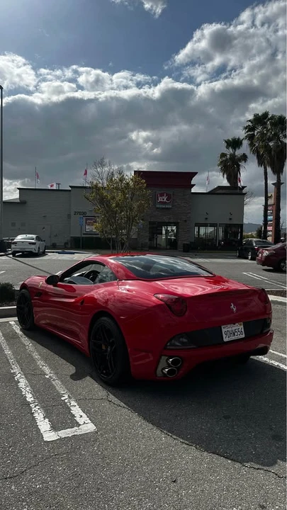 2010 Ferrari California - Image 2 of 8