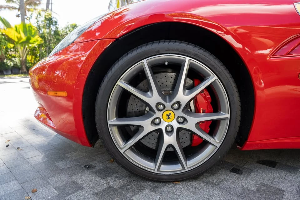 2010 Ferrari California - Image 16 of 17