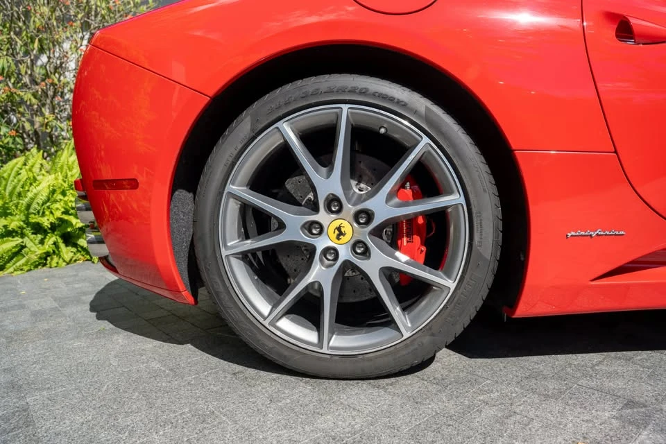 2010 Ferrari California - Image 11 of 17