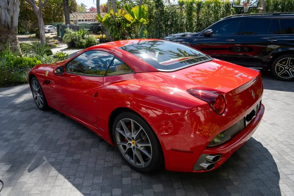 2010 Ferrari California - Image 8 of 17