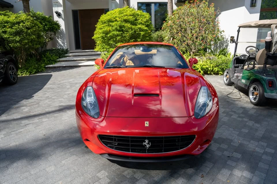 2010 Ferrari California - Image 2 of 17