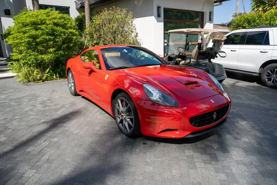 2010 Ferrari California - Image 3 of 17
