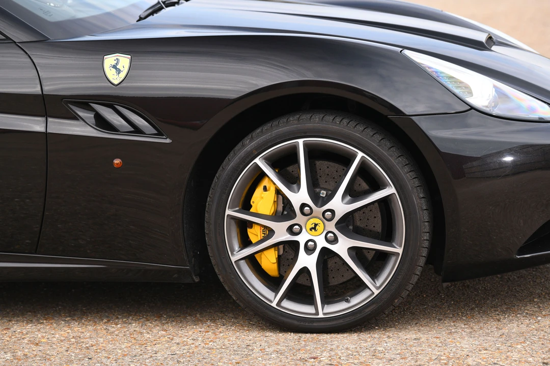 2010 Ferrari California - Image 14 of 31