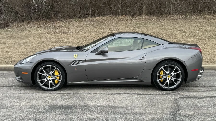 2010 Ferrari California - Image 2 of 8