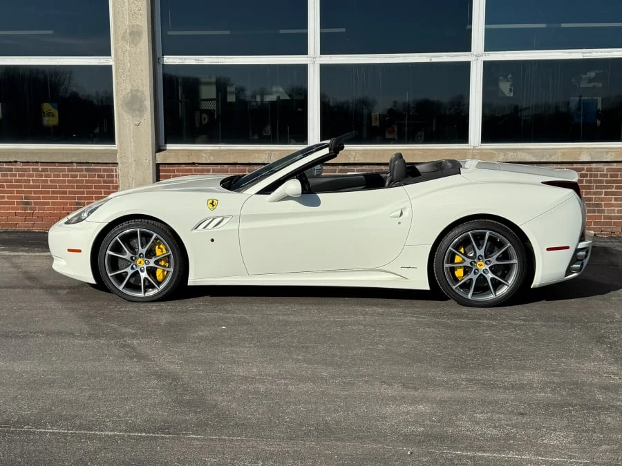 2010 Ferrari California - Image 2 of 14