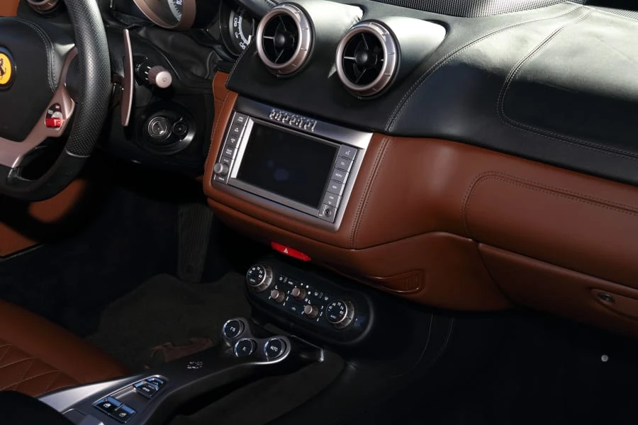 2010 Ferrari California - Image 22 of 31