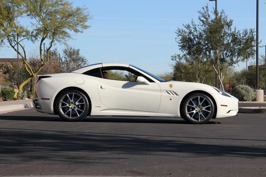 2010 Ferrari California - Image 2 of 31
