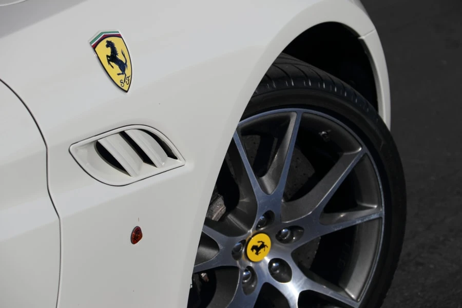 2010 Ferrari California - Image 14 of 31