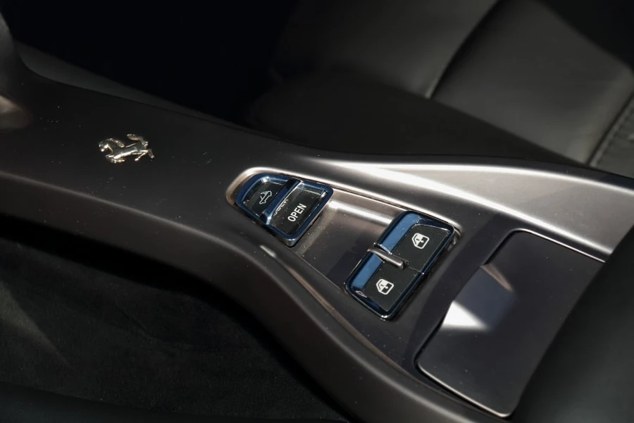2010 Ferrari California - Image 21 of 31