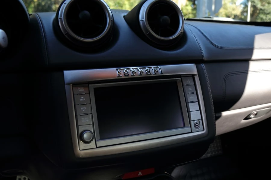 2010 Ferrari California - Image 17 of 31