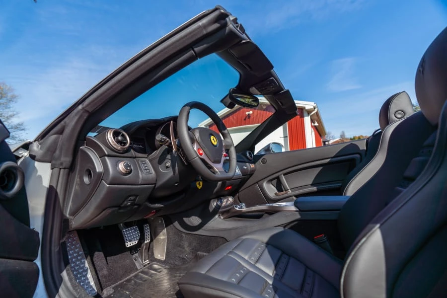 2010 Ferrari California - Image 23 of 31