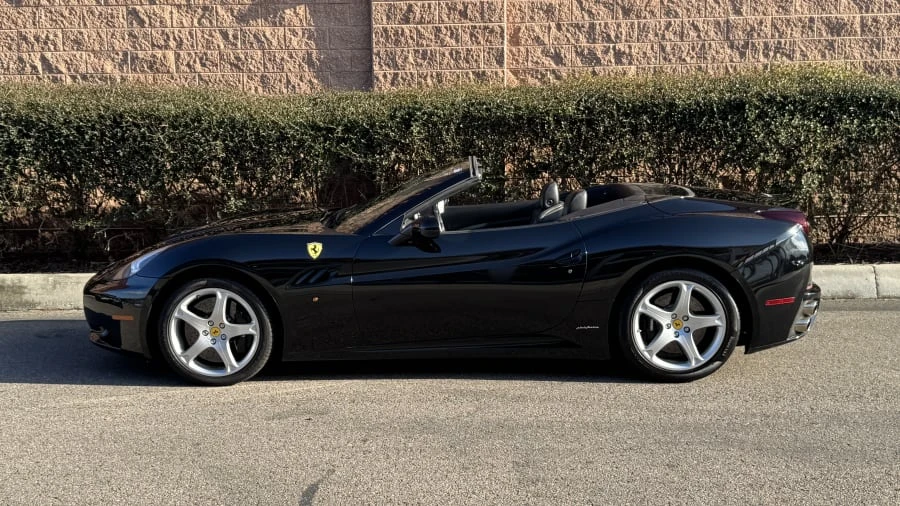 2010 Ferrari California - Image 2 of 13