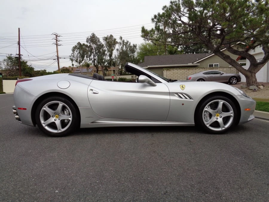 2010 Ferrari California - Image 2 of 7