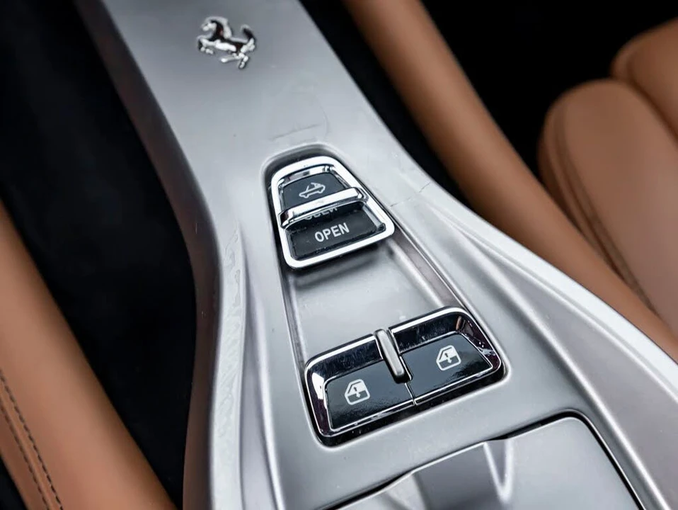2010 Ferrari California - Image 26 of 31