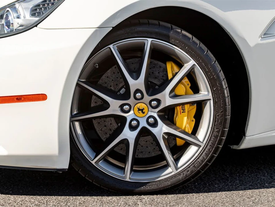 2010 Ferrari California - Image 14 of 31