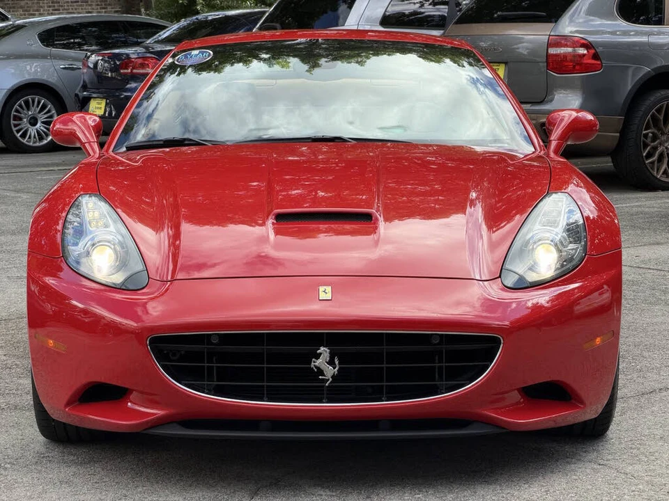 2010 Ferrari California - Image 2 of 31