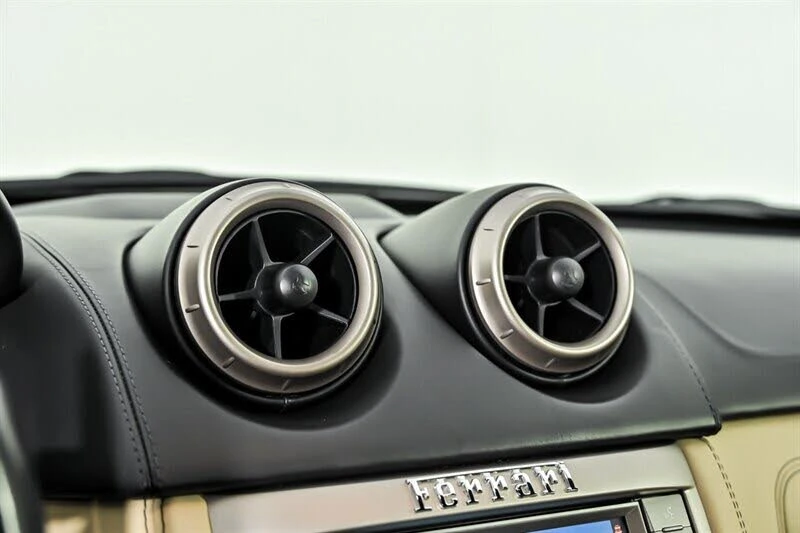 2010 Ferrari California - Image 26 of 31