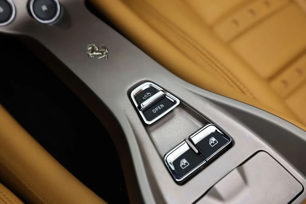2010 Ferrari California - Image 22 of 31