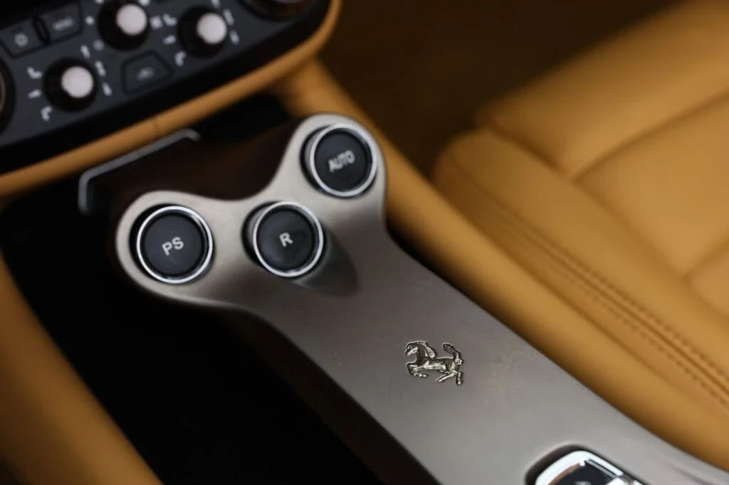 2010 Ferrari California - Image 23 of 31