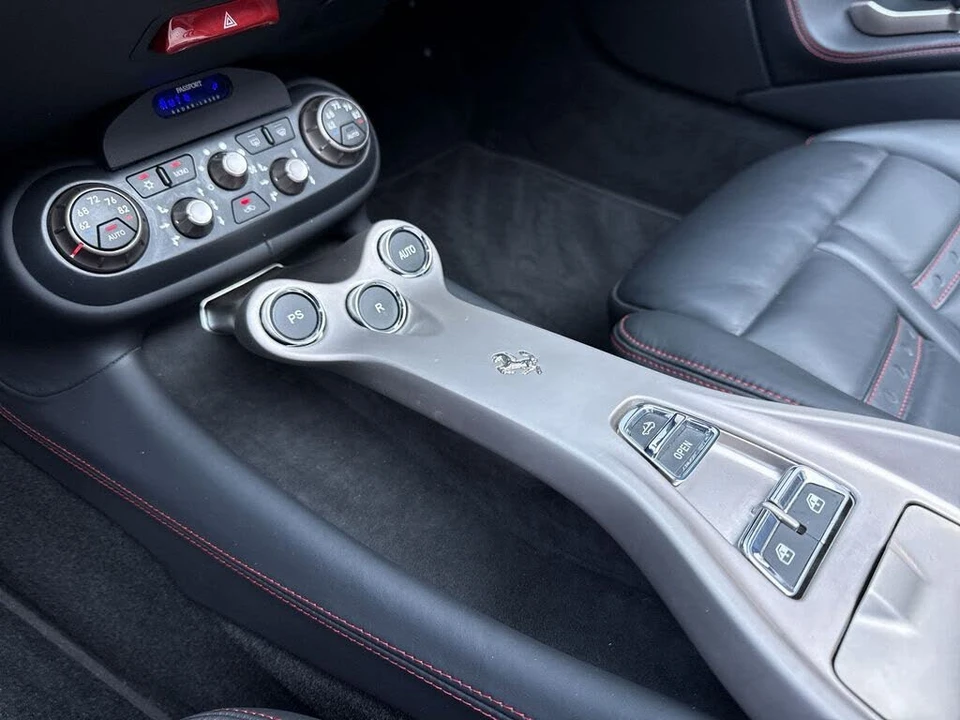 2010 Ferrari California - Image 20 of 31