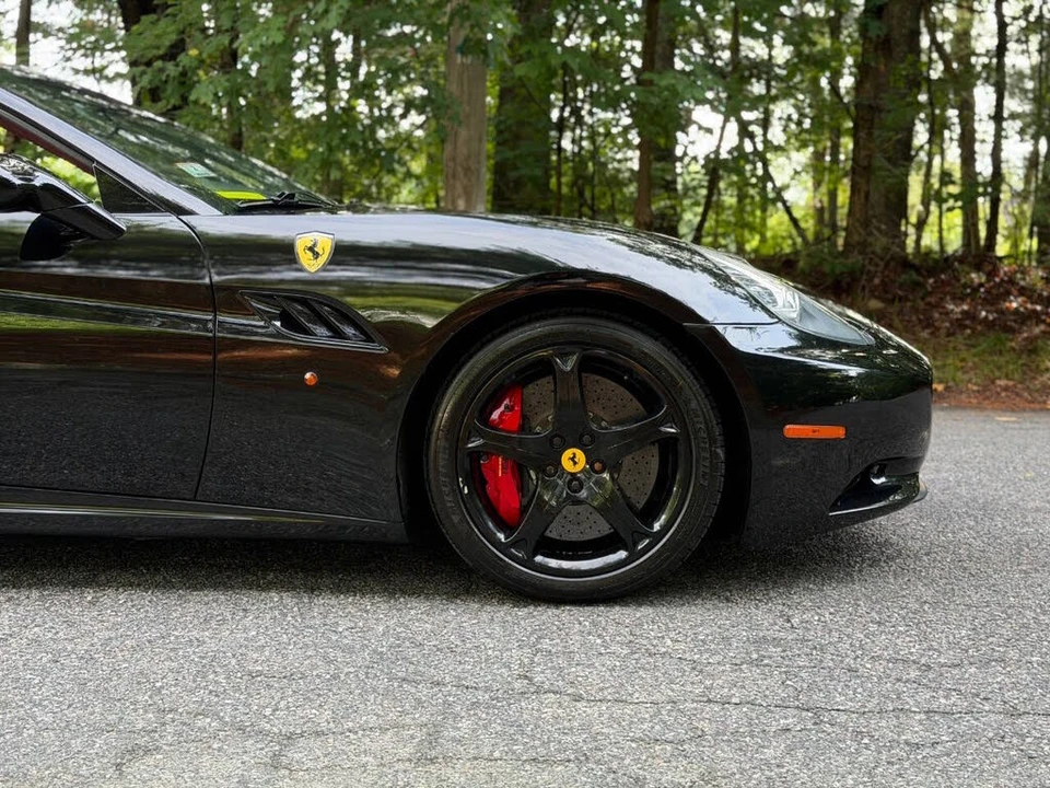 2010 Ferrari California - Image 17 of 31