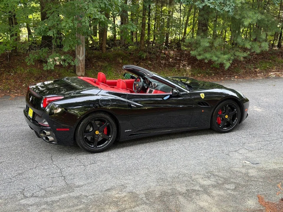 2010 Ferrari California - Image 14 of 31